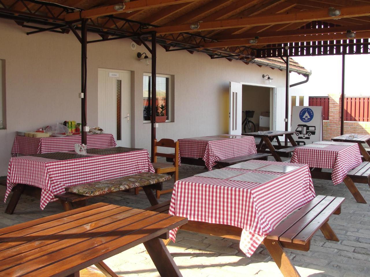 Coffeecamp-Kovilj Hotel Ngoại thất bức ảnh
